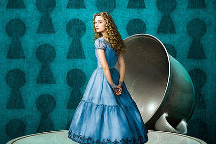 Mia Wasikowska (Alice)