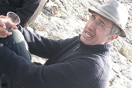 Giovanni Columbu nella pausa sul set