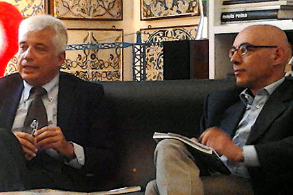 Alessandro Rais (a destra), e l'assessore alla Cultura del Comune di Palermo Francesco Giambrone. Alessandro Rais (a destra), e l'assessore alla Cultura del Comune di Palermo Francesco Giambrone.