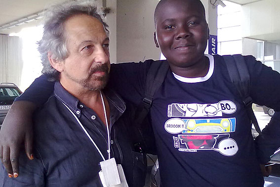 Abdullah Seye (protagonista di Tajabone) con Giancarlo Della Corte preside della scuola Alagon di Cagliari. Abdullah Seye (protagonista di Tajabone) con Giancarlo Della Corte preside della scuola Alagon di Cagliari.