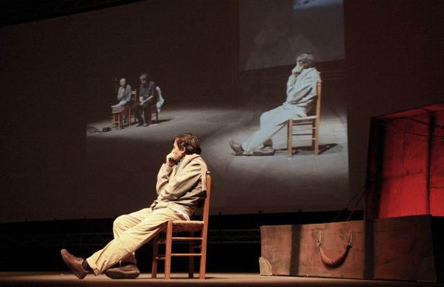 Luigi Lo Cascio sul palco de La Valigia dell'Attore