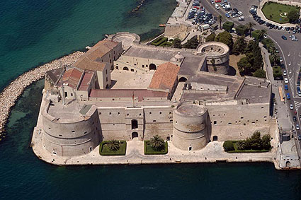 Il Castello Aragonese Il Castello Aragonese