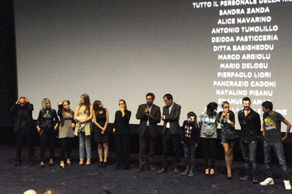 Mereu e il cast durante la presentazione del film