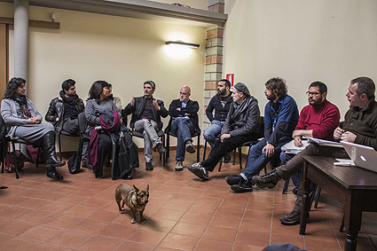 Una parte del cerchio. da sinistra, Francesca Lixi, formatrice e filmmaker, Maria Grazia Perria, sceneggiatrice, Sara Arango Ochoa, direttrice della fotografia, Luca Melis, operatore di ripresa e produttore, Carlo Dessì, direttore del sardinia Film Festival e produttore esecutivo, Maurizio Abis, operatore, e produttore video, Enrico Pau, regista, Simone Murru, macchinista, Simone Contu, regista e ispettore di produzione, e Marco Antonio Pani, regista