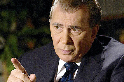 Nixon, impersonato da Frank Langella