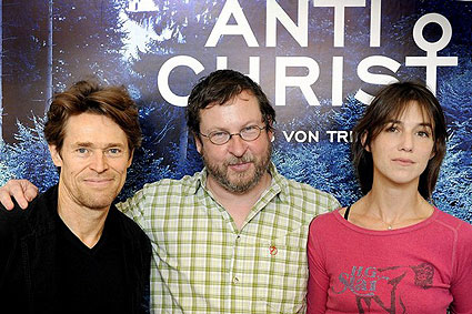 Von Trier con Willem Dafoe e Charlotte Gainsbourg